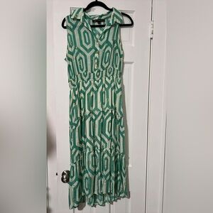 Elegant Green Dress with Geometric Pattern